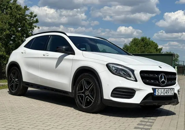 MERCEDES-BENZ GLA 180 7G-DCT AMG Line