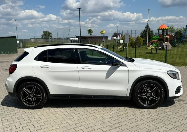MERCEDES-BENZ GLA 180 7G-DCT AMG Line