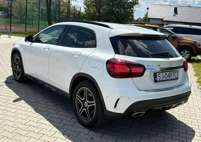 MERCEDES-BENZ GLA 180 7G-DCT AMG Line