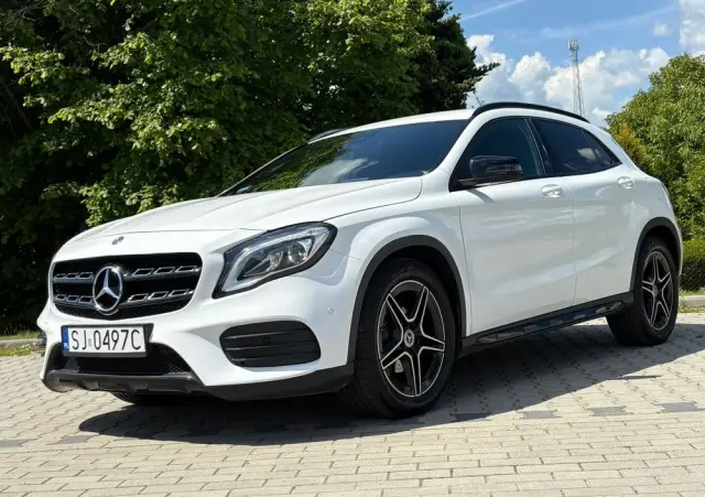 MERCEDES-BENZ GLA 180 7G-DCT AMG Line