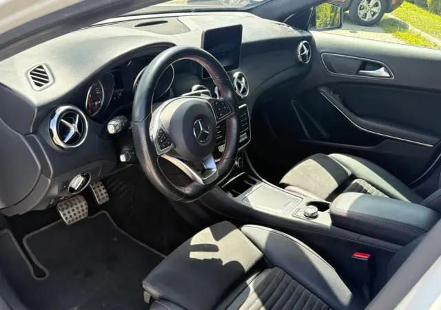 MERCEDES-BENZ GLA 180 7G-DCT AMG Line