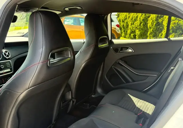 MERCEDES-BENZ GLA 180 7G-DCT AMG Line