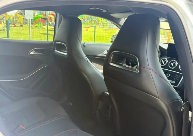 MERCEDES-BENZ GLA 180 7G-DCT AMG Line