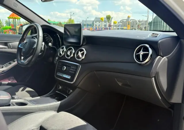 MERCEDES-BENZ GLA 180 7G-DCT AMG Line