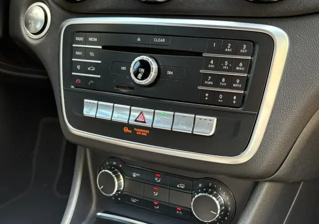 MERCEDES-BENZ GLA 180 7G-DCT AMG Line