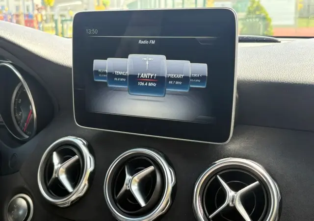 MERCEDES-BENZ GLA 180 7G-DCT AMG Line