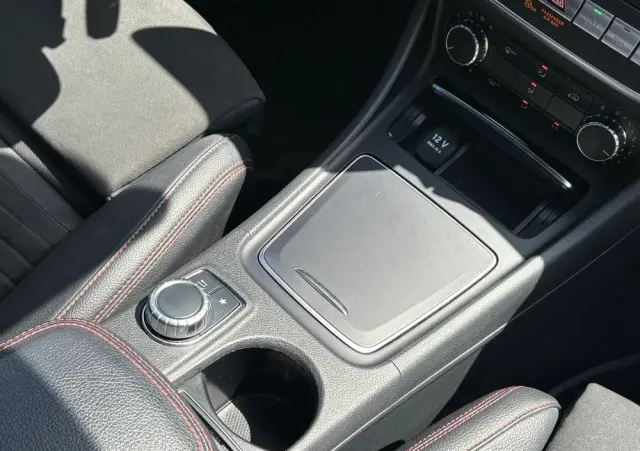 MERCEDES-BENZ GLA 180 7G-DCT AMG Line