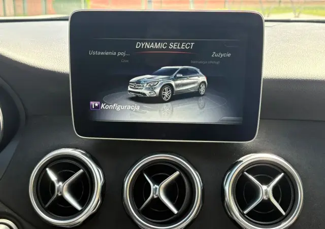 MERCEDES-BENZ GLA 180 7G-DCT AMG Line