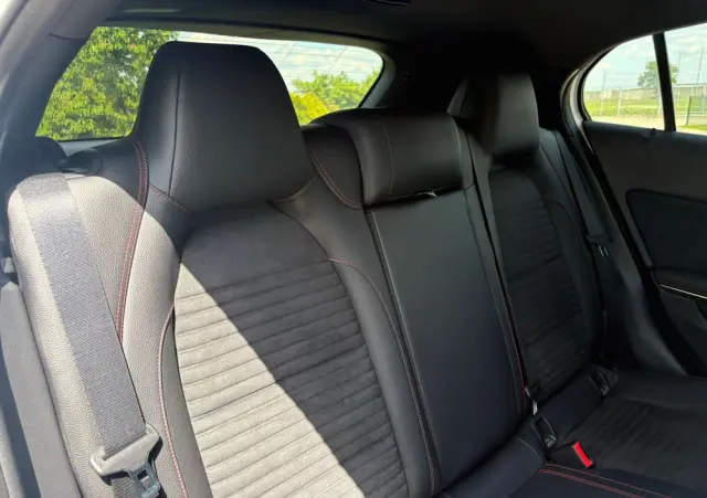 MERCEDES-BENZ GLA 180 7G-DCT AMG Line