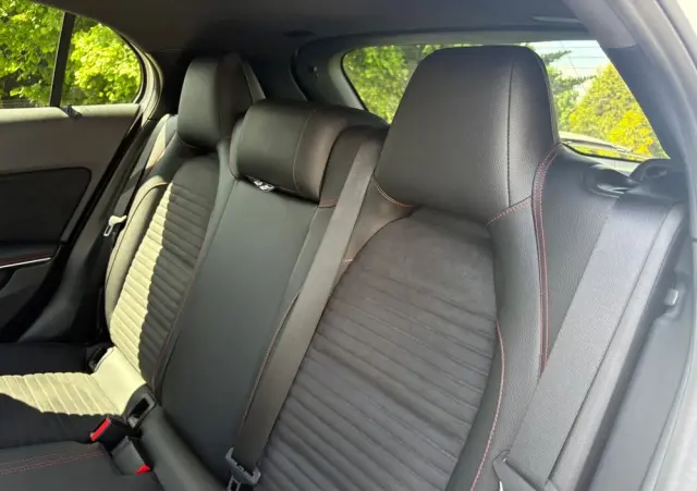 MERCEDES-BENZ GLA 180 7G-DCT AMG Line