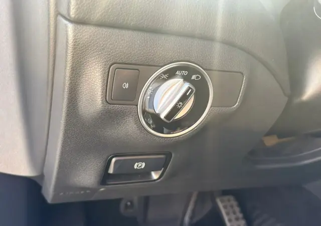 MERCEDES-BENZ GLA 180 7G-DCT AMG Line