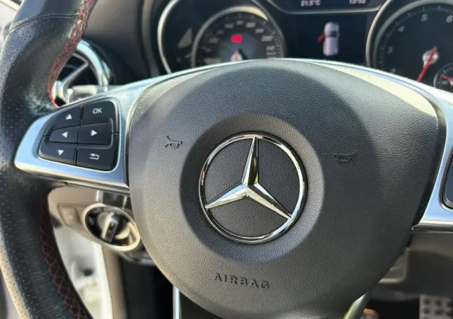 MERCEDES-BENZ GLA 180 7G-DCT AMG Line