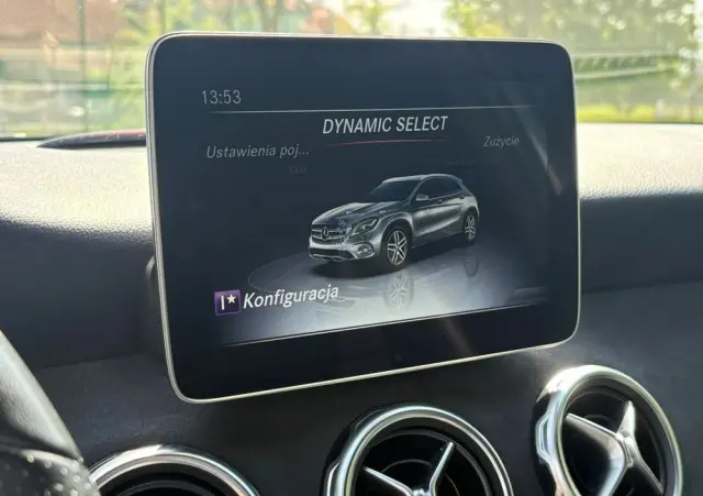 MERCEDES-BENZ GLA 180 7G-DCT AMG Line