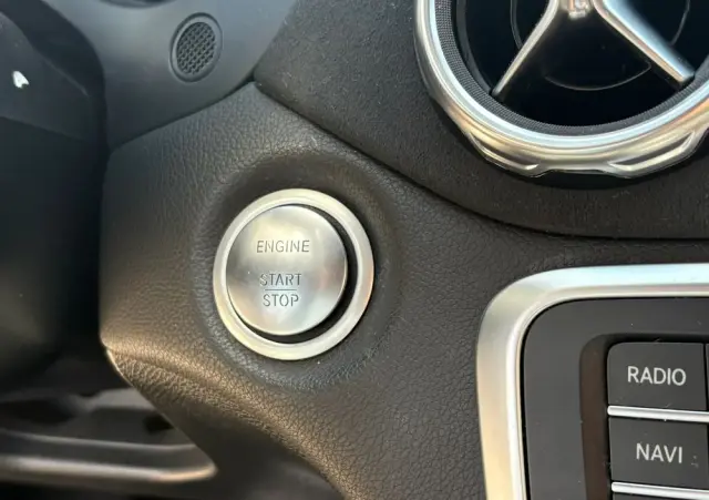 MERCEDES-BENZ GLA 180 7G-DCT AMG Line