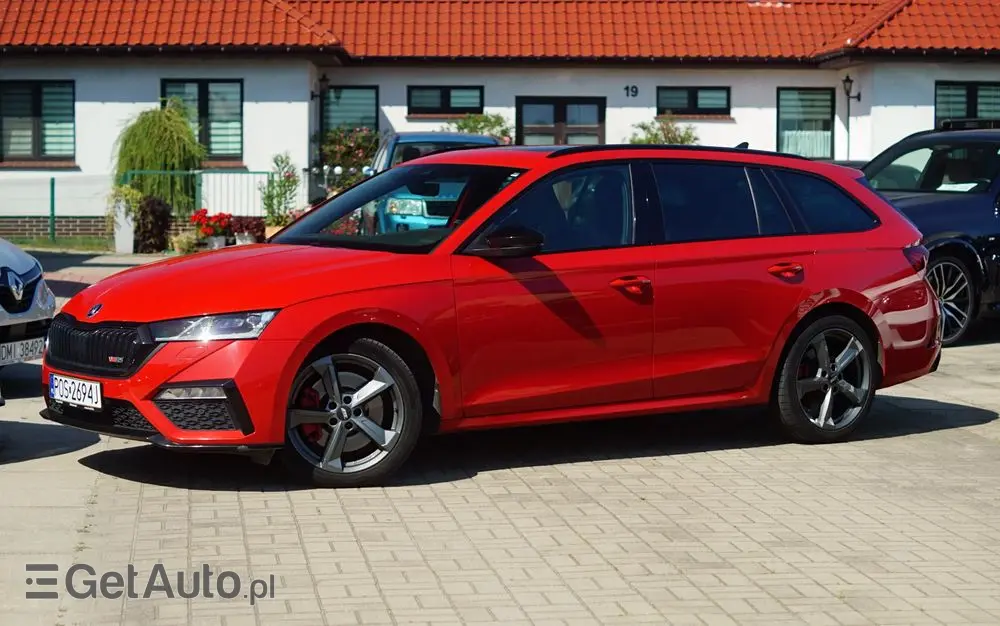 SKODA Octavia Combi 2.0 TSI DSG RS