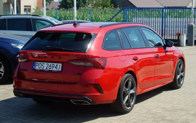 SKODA Octavia Combi 2.0 TSI DSG RS