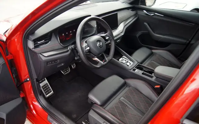 SKODA Octavia Combi 2.0 TSI DSG RS