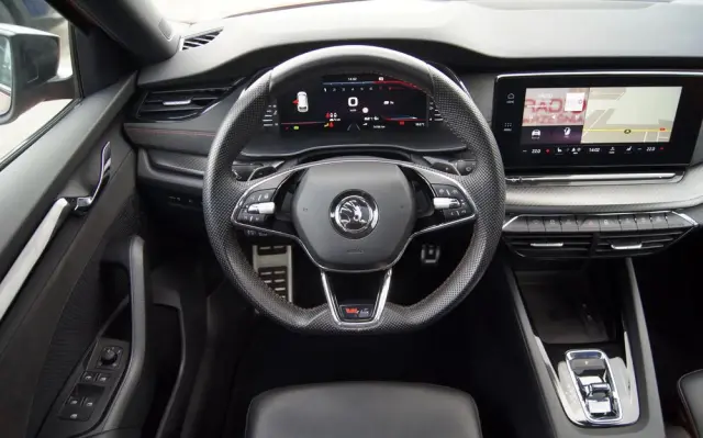 SKODA Octavia Combi 2.0 TSI DSG RS