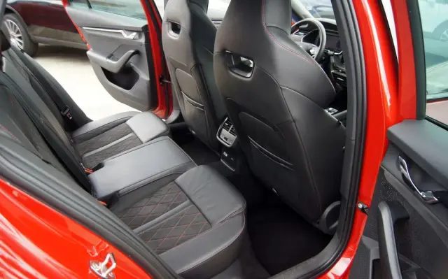 SKODA Octavia Combi 2.0 TSI DSG RS