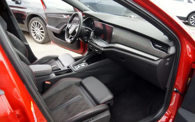 SKODA Octavia Combi 2.0 TSI DSG RS