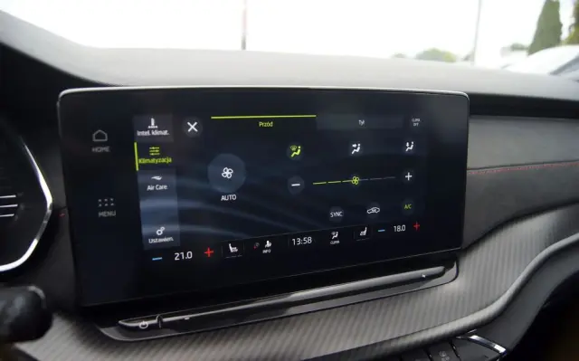 SKODA Octavia Combi 2.0 TSI DSG RS