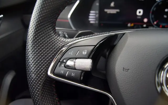 SKODA Octavia Combi 2.0 TSI DSG RS