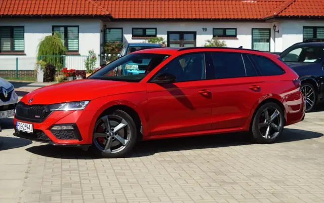 SKODA Octavia Combi 2.0 TSI DSG RS