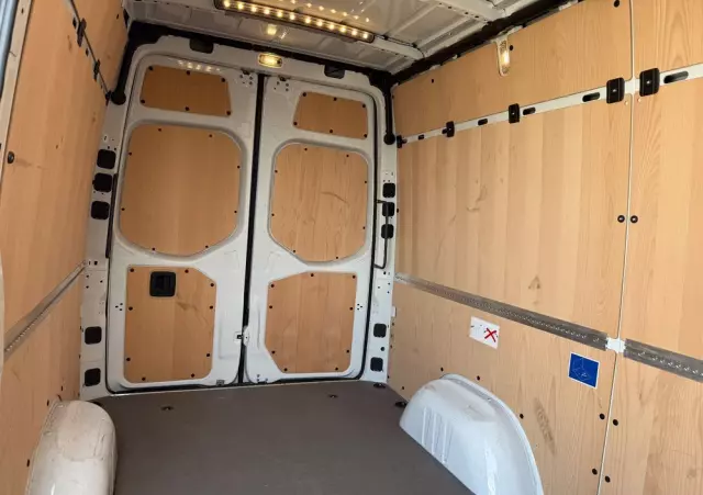 MERCEDES-BENZ Sprinter 317 CDI /L2H2 średniak/LED/Prawie Nowy/Navi/Klima/Kamera/bdb stan 