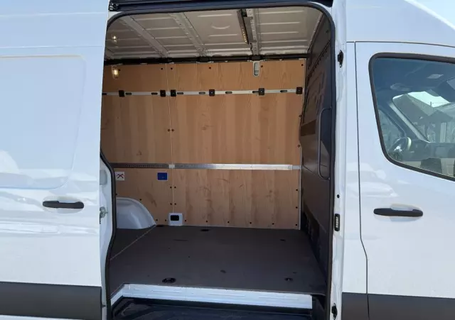 MERCEDES-BENZ Sprinter 317 CDI /L2H2 średniak/LED/Prawie Nowy/Navi/Klima/Kamera/bdb stan 