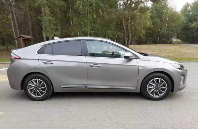 HYUNDAI IONIQ 