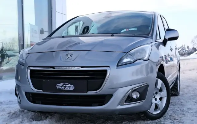 PEUGEOT 5008 