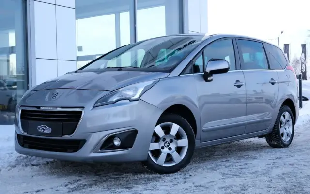 PEUGEOT 5008 