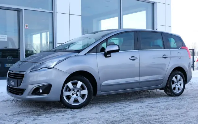 PEUGEOT 5008 