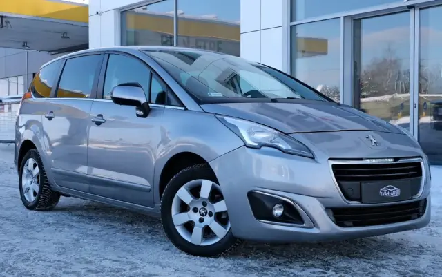 PEUGEOT 5008 