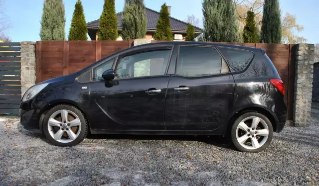OPEL Meriva 1.7 DTC (110 KM)