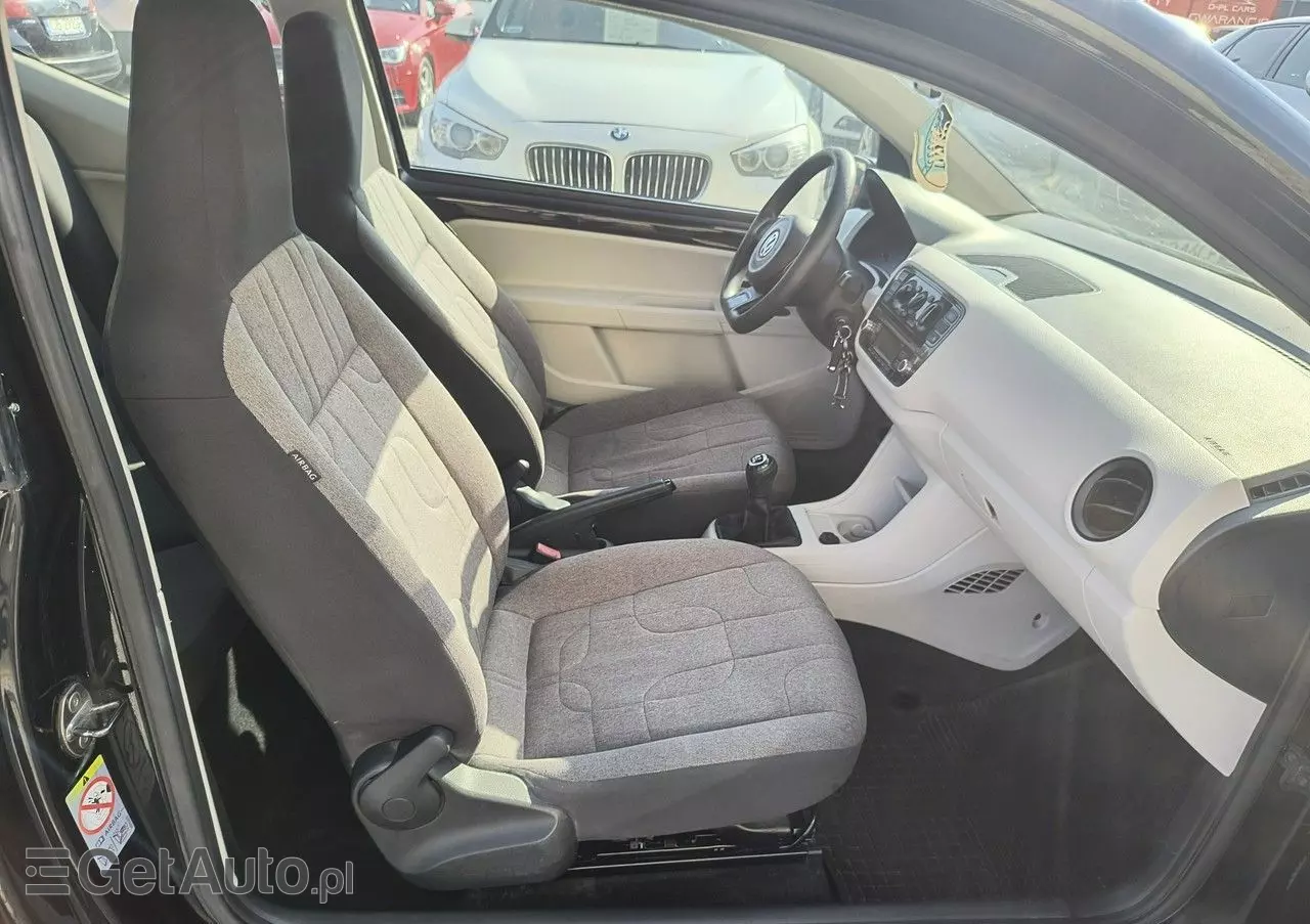 VOLKSWAGEN Up! 