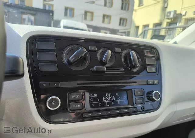 VOLKSWAGEN Up! 