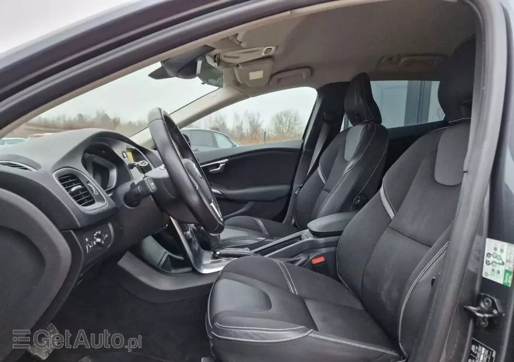 VOLVO V40 D3 Geartronic Summum