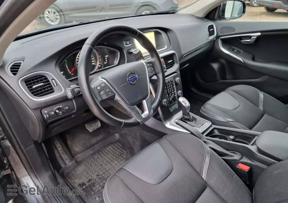 VOLVO V40 D3 Geartronic Summum