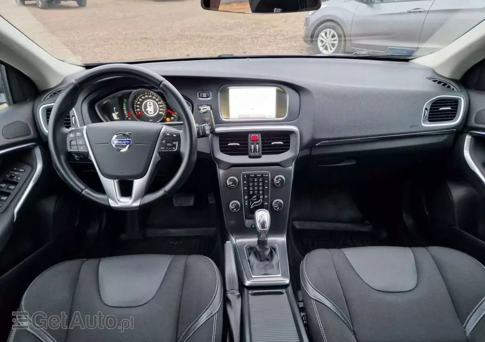 VOLVO V40 D3 Geartronic Summum