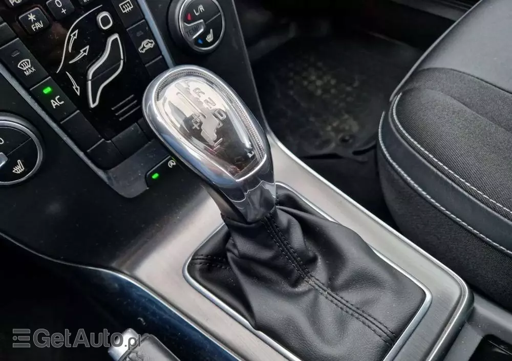 VOLVO V40 D3 Geartronic Summum