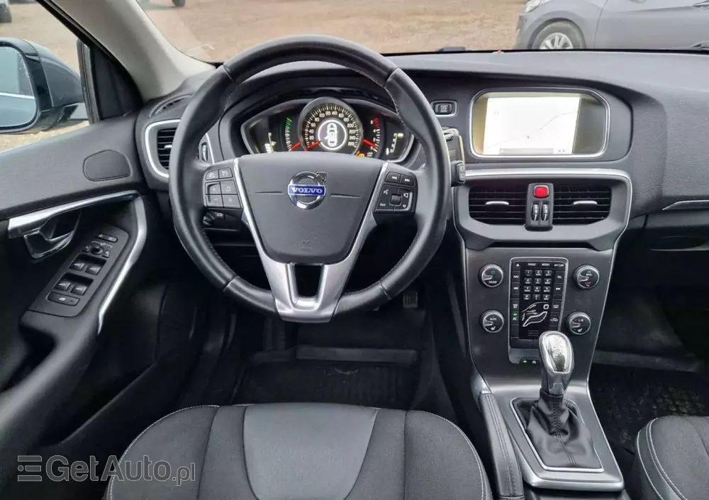 VOLVO V40 D3 Geartronic Summum