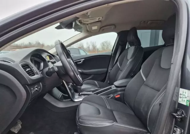 VOLVO V40 D3 Geartronic Summum