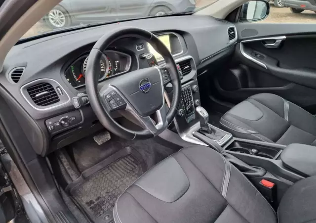 VOLVO V40 D3 Geartronic Summum