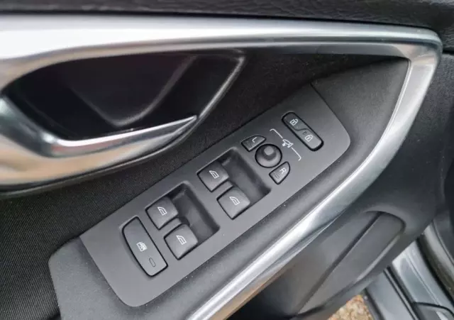 VOLVO V40 D3 Geartronic Summum