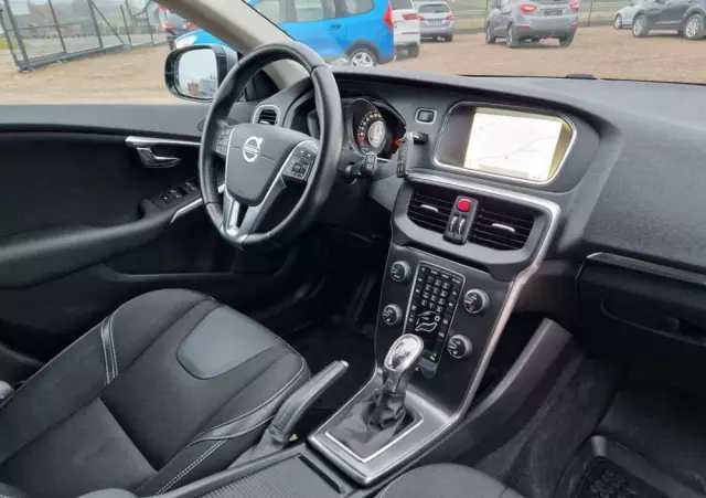 VOLVO V40 D3 Geartronic Summum