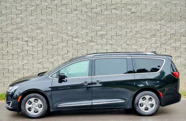 CHRYSLER Pacifica 