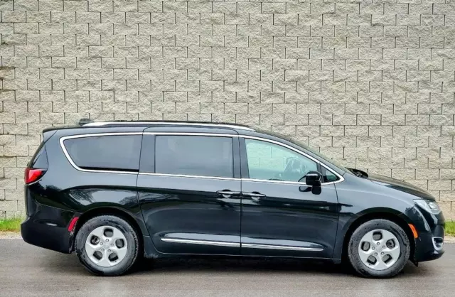 CHRYSLER Pacifica 