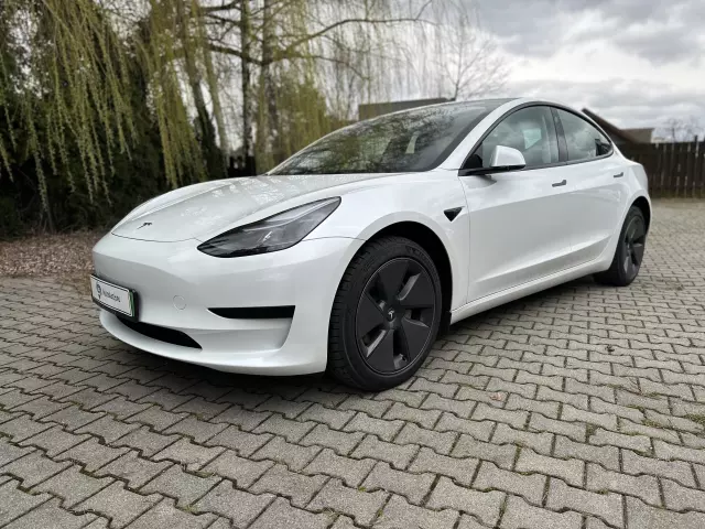 TESLA 3 