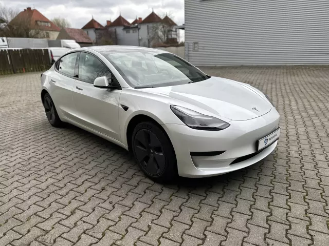 TESLA 3 